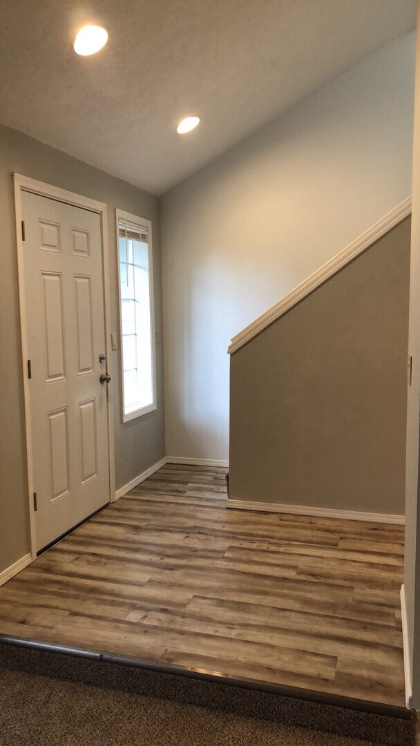 Building Photo - Desirable South Salem Home on Huge Lot! Ne...