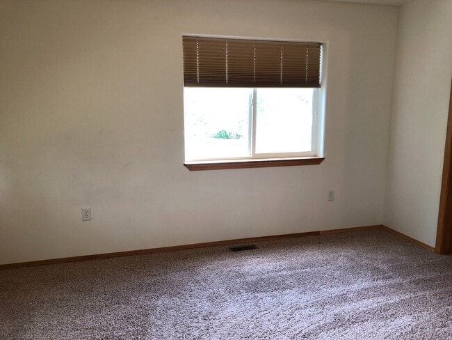 Building Photo - Amazing townhouse on Amazing Drive in Lolo...