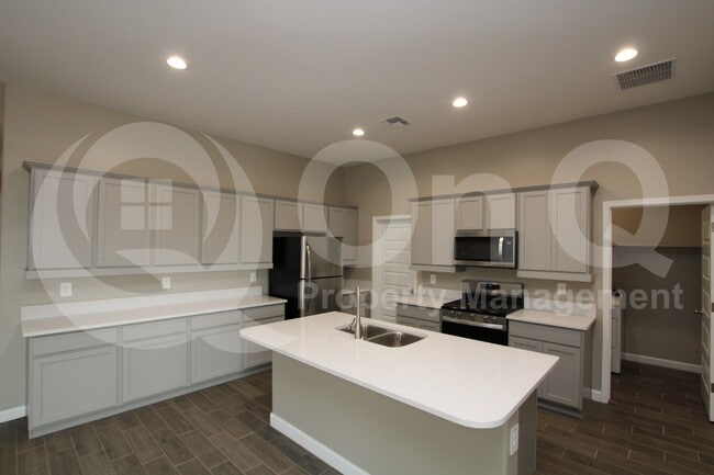 Building Photo - 40774 W Sunland Dr