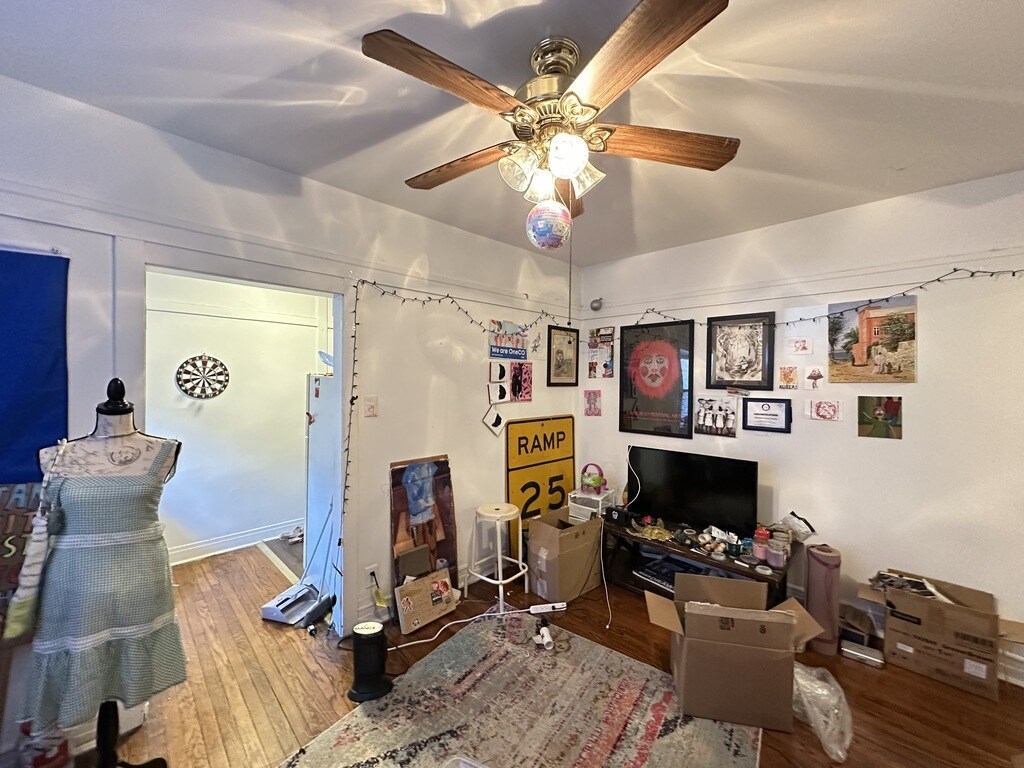 Building Photo - 3034 N Halsted St