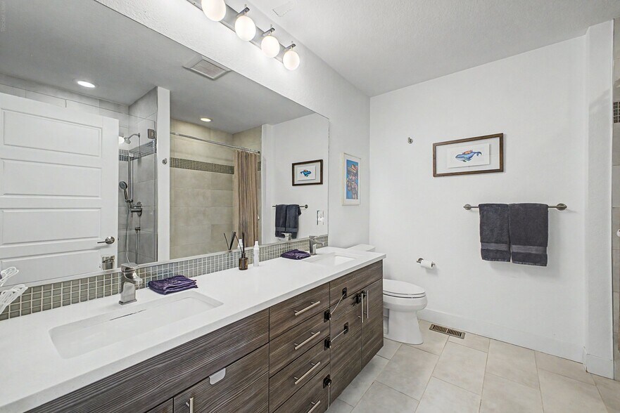 Building Photo - 2824 W Parkside Pl