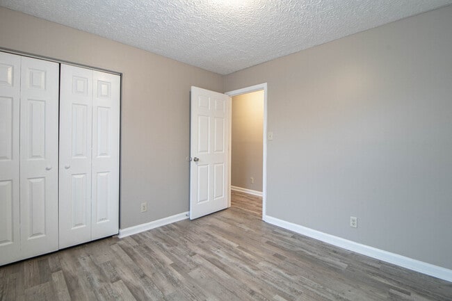 Building Photo - 131 Lillian Dr