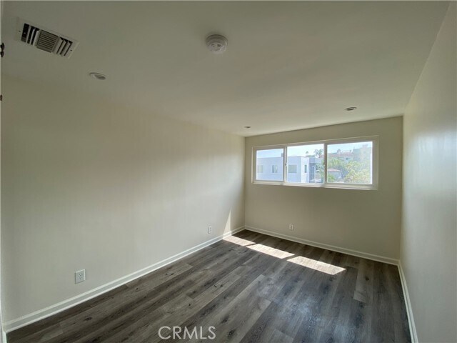 Building Photo - 208 S Park View St