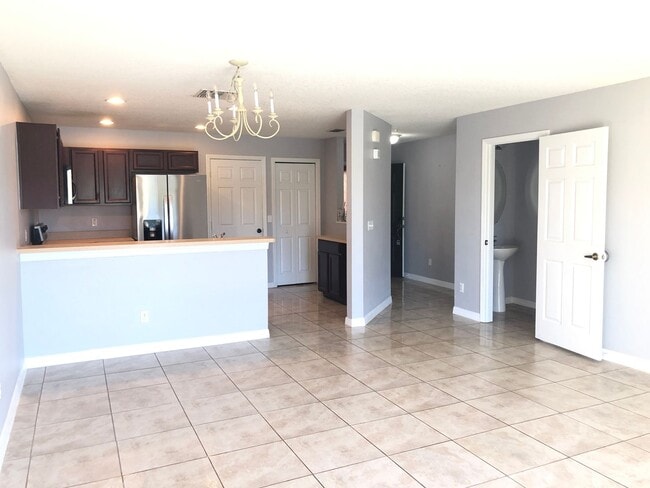 Building Photo - 13492 Applerose Ln