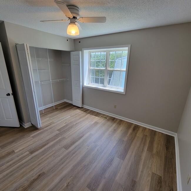 Building Photo - 2/1.5 Townhome-Cookeville City- End Unit