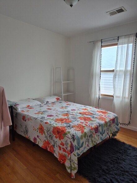 Building Photo - 49 Nelson Ave