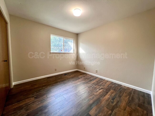 Building Photo - 1221 La Canada Way
