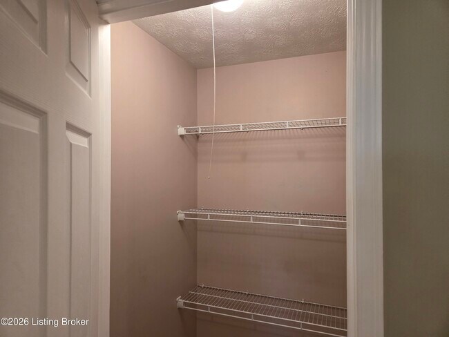 Building Photo - 4204 Holly Tree Dr
