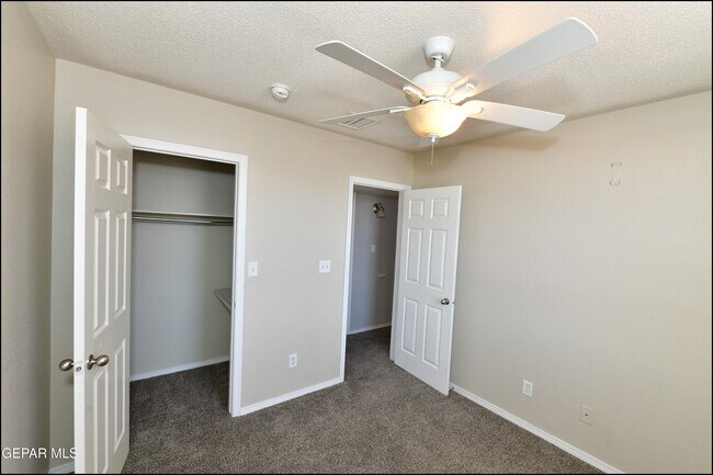 Building Photo - 7065 Falling Leaf Cir