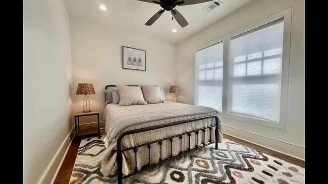 Building Photo - Low Country Cottage located in the Heart o...
