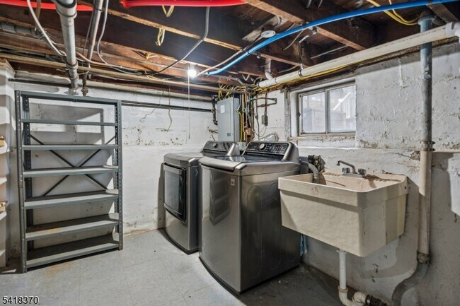 Building Photo - 32 Edgewood Rd