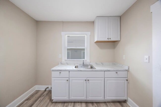 Building Photo - Cosy 2 bedroom 1 bath home with nice size ...