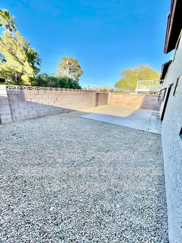 Building Photo - 2650 Sumac Ln