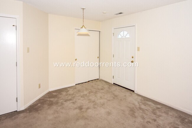 Building Photo - West side Indy, Cute 2 Bed, 2 Bath Home w/...