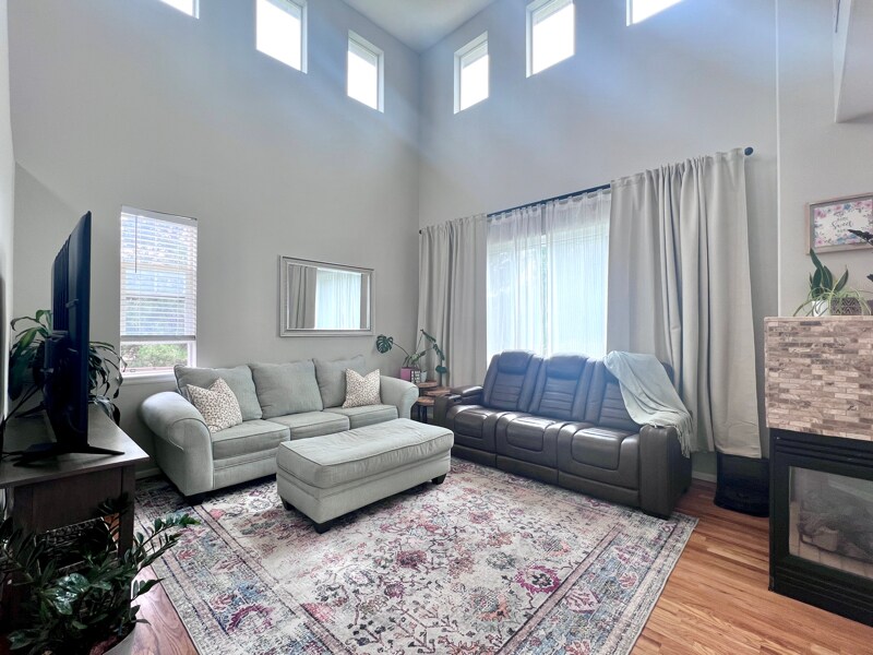 Building Photo - 15982 Longford Dr