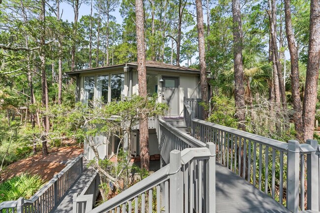 Building Photo - 2041 Deer Island Rd