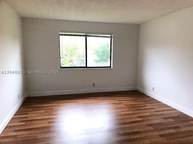 Building Photo - 369 Lakeview Dr