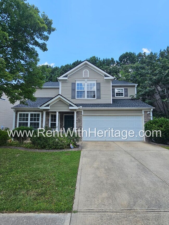 Building Photo - Gorgeous 5 bedroom, 2.5 bath / Attention t...