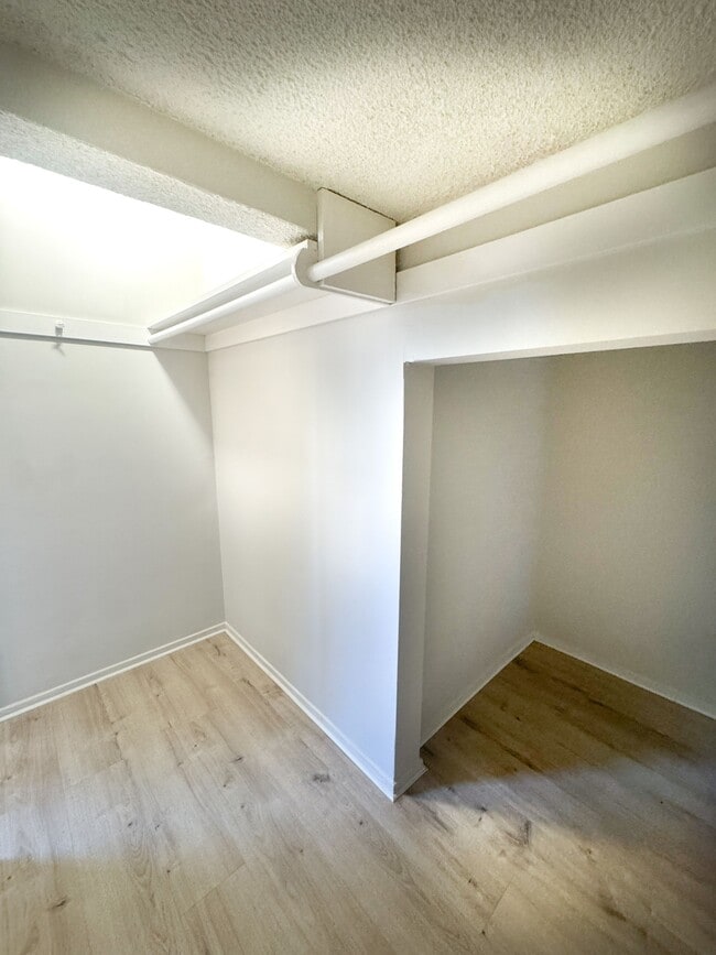 Building Photo - 1323 Ridgeley Dr