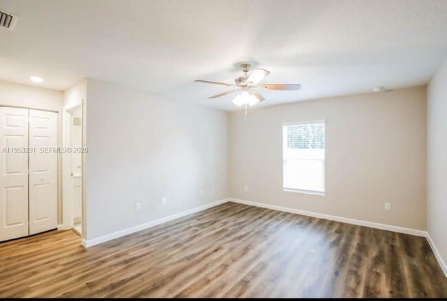 Building Photo - 1702 SW Airoso Blvd