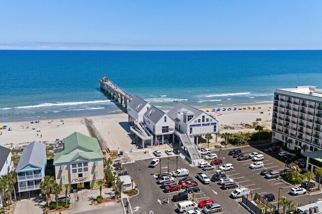 Building Photo - Long Term Furnished Top Floor Condo - 2 bed/2bath with Community Pool