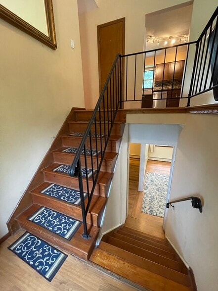 Building Photo - 257 Lake Rd