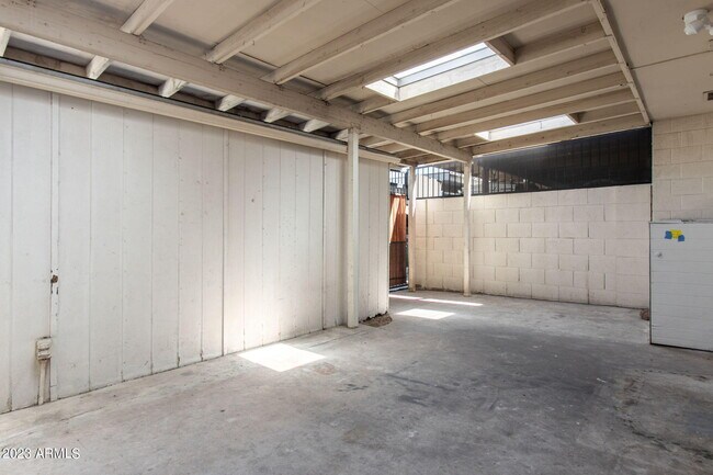 Building Photo - 4662 N 19th Ave