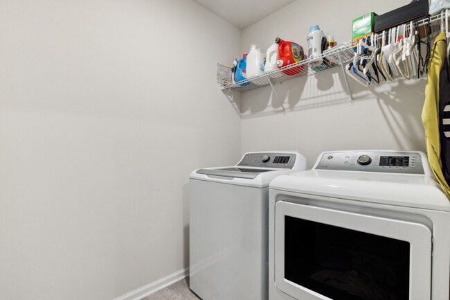 Building Photo - 1661 Corwin Bend Rd