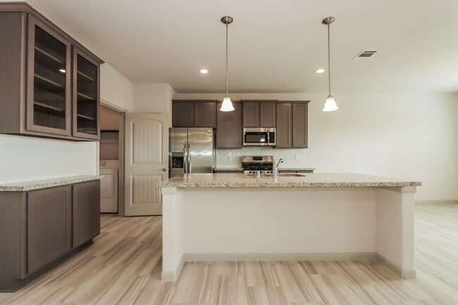 Building Photo - 7923 Cypress Country Dr