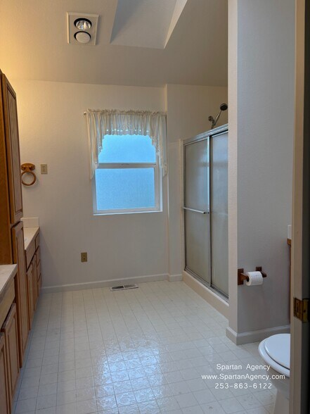 Building Photo - 15310 Main St E