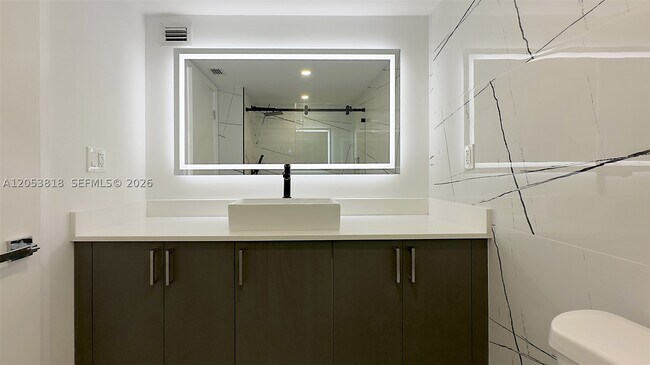 Building Photo - 18051 Biscayne Blvd