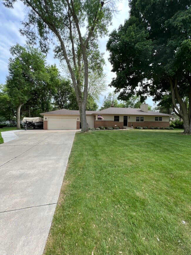 Primary Photo - 12525 W Joliet Cir