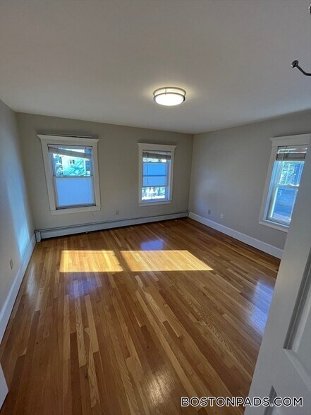 Building Photo - 117 Columbia St