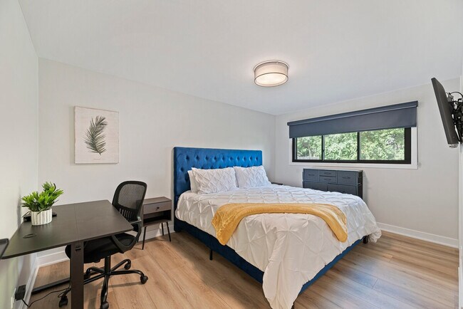 Building Photo - 908 Long Meadow Dr