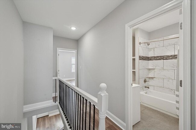 Building Photo - 447 Durfor St