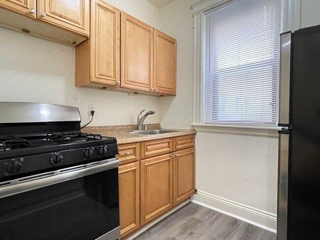 Building Photo - 15 Park Dr