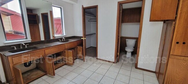 Building Photo - 7407 Kings Manor Ct