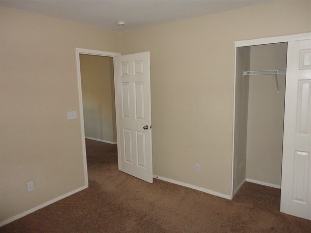 Building Photo - 6473 Karlsen Ct