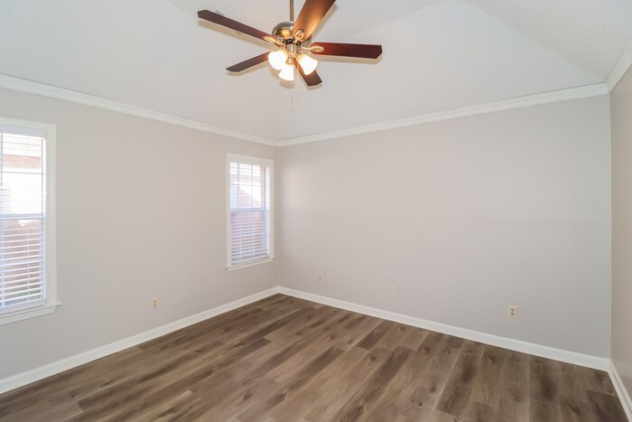 Building Photo - 2125 Oak Springs Dr