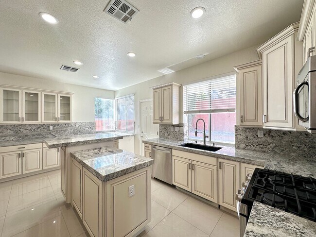 Building Photo - Cypress In The Hills At Summerlin By Lewis Homes