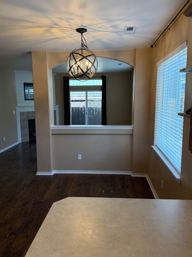 Building Photo - MOVE-IN TODAY, SW Old Mill Area 3 Bdrm, 2 ...