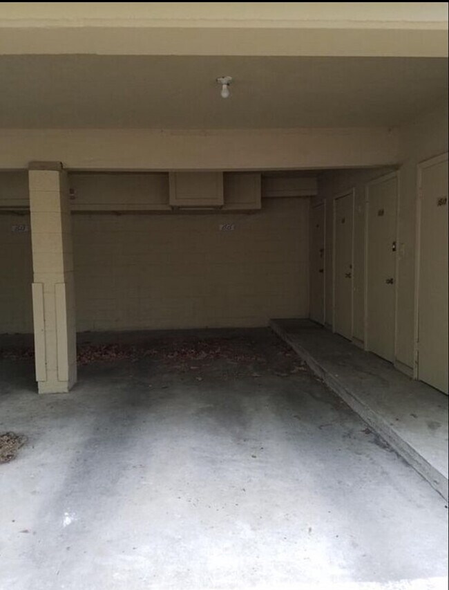 Building Photo - Condo - furnished private bedroom with shared bathroom