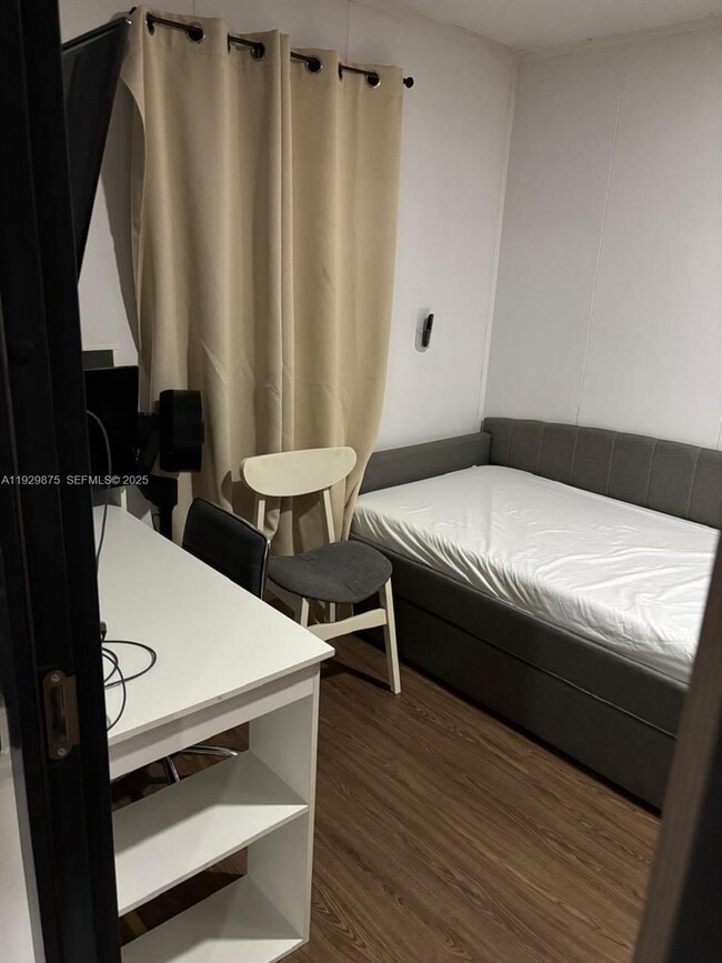 Building Photo - 5511 Woodland Ln