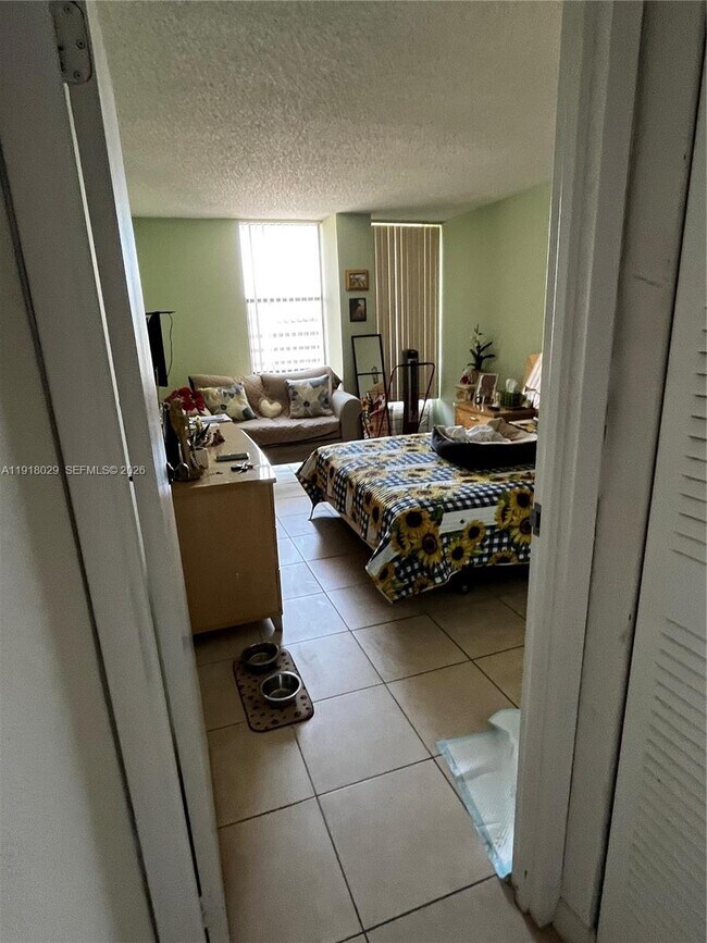 Building Photo - 1825 W 44th Pl