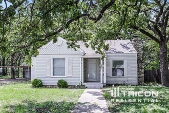 Building Photo - 1909 Layton Ave