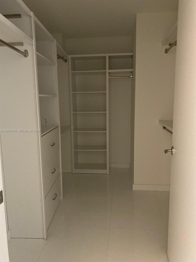 Building Photo - 851 NE 1st Ave