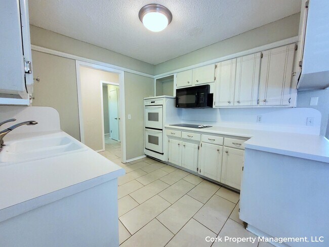 Building Photo - 3905 Whispering Heights Dr