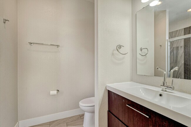 Building Photo - 534 S Lincoln St