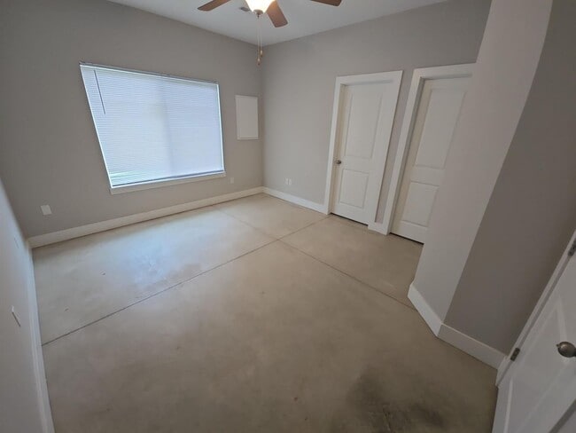 Building Photo - Charming Single-Family Home in Valley Cent...