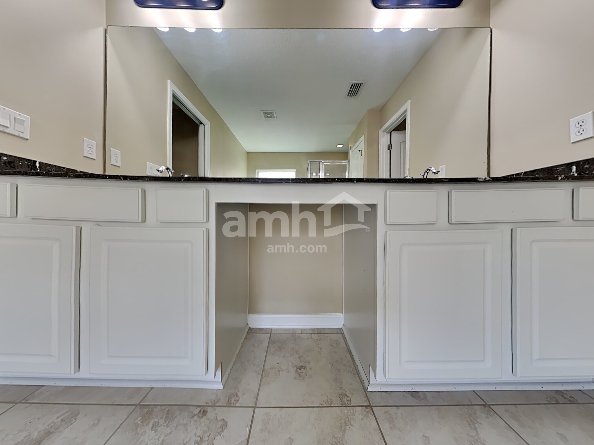 Building Photo - 86021 Aladdins Way